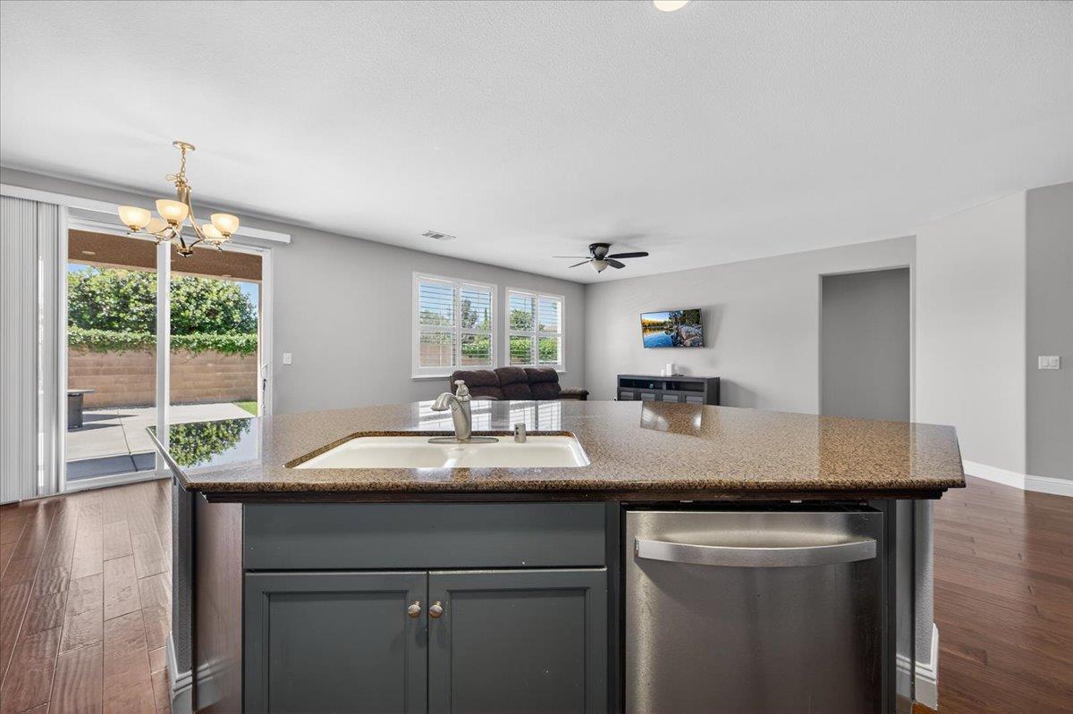 1776 N McPherson Ln, Clovis, CA 93619