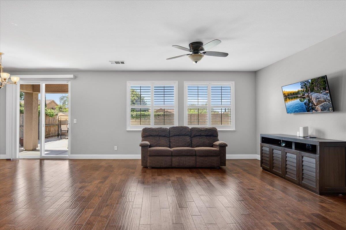 1776 N McPherson Ln, Clovis, CA 93619