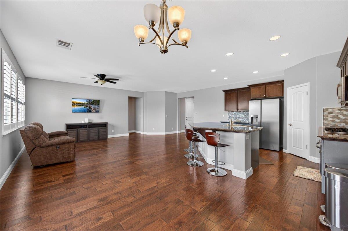 1776 N McPherson Ln, Clovis, CA 93619