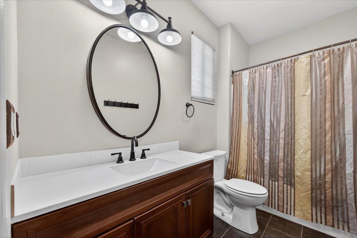 1776 N McPherson Ln, Clovis, CA 93619