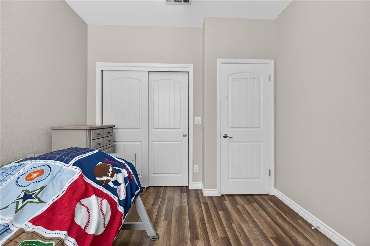 1776 N McPherson Ln, Clovis, CA 93619