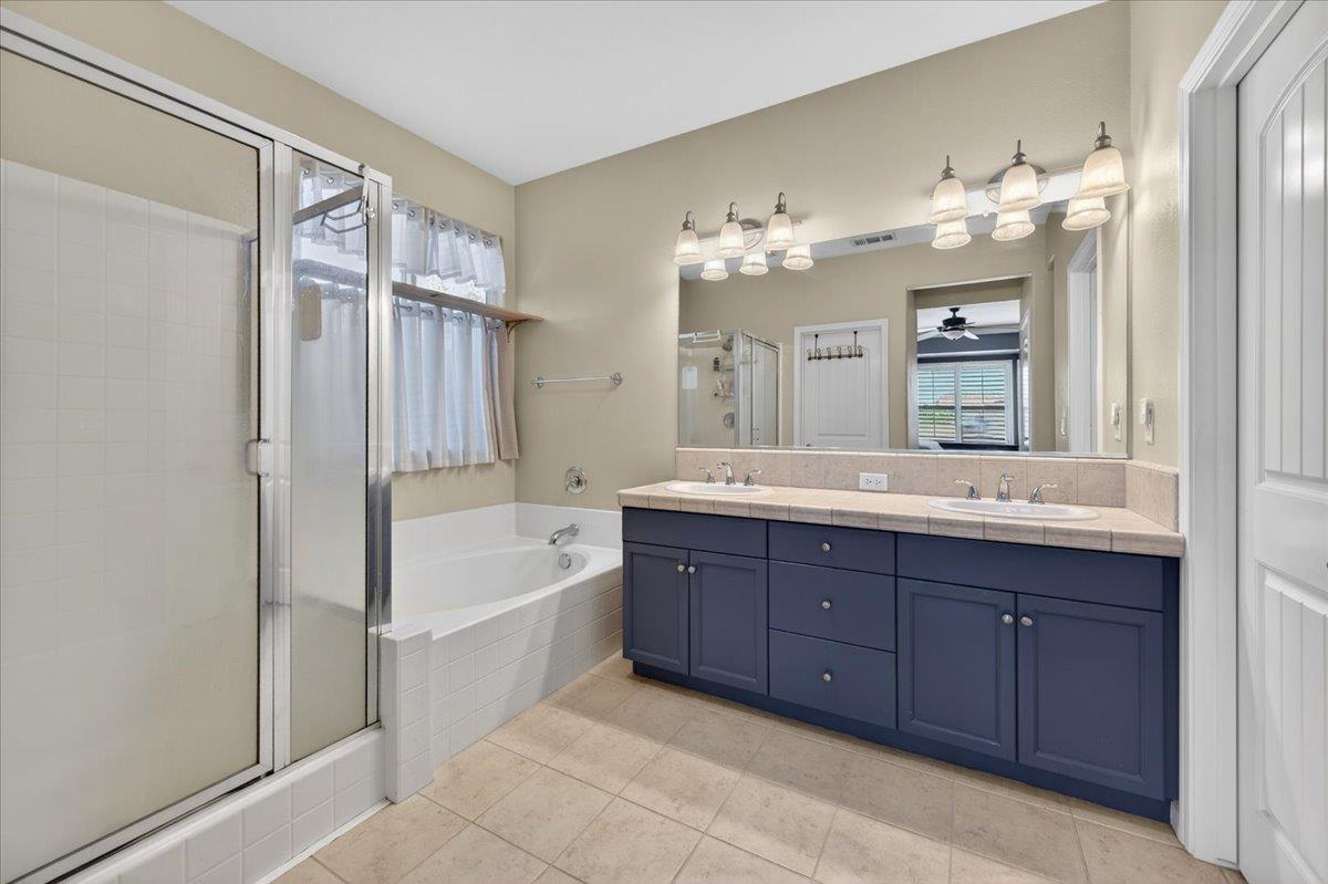 1776 N McPherson Ln, Clovis, CA 93619