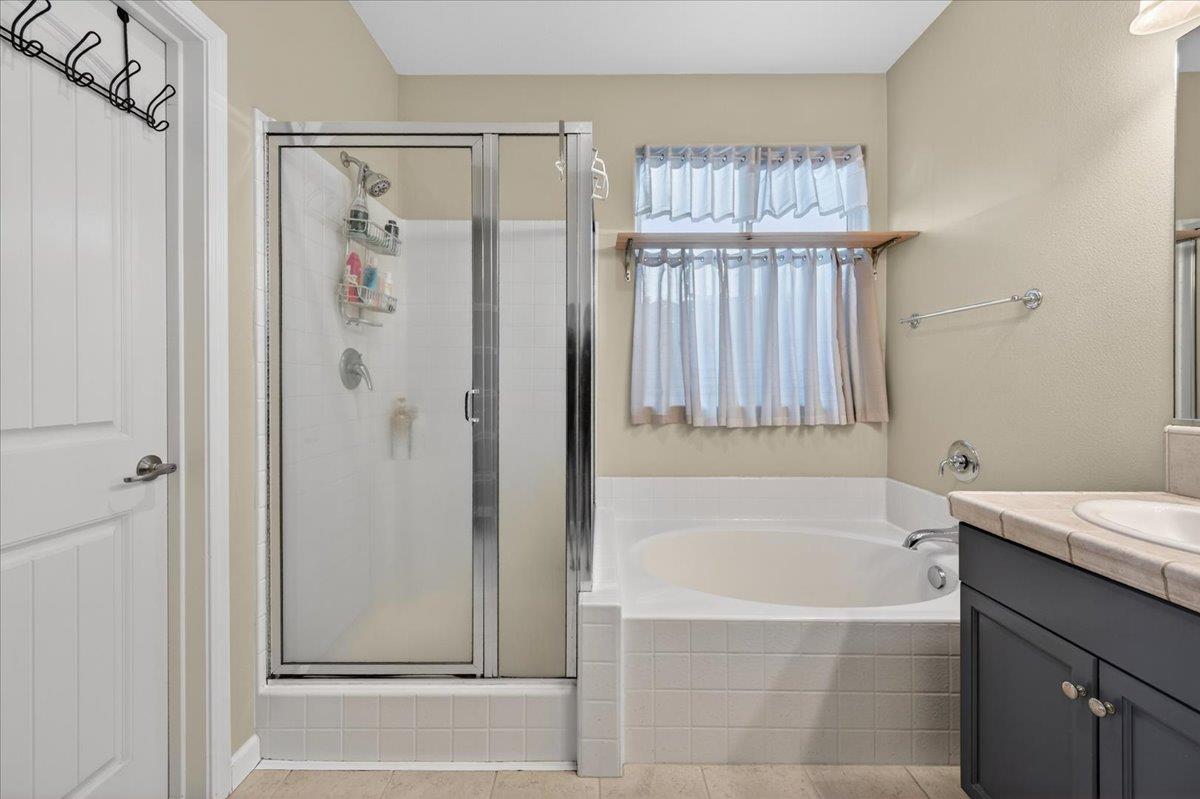 1776 N McPherson Ln, Clovis, CA 93619