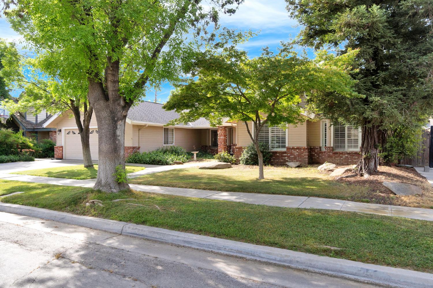 1367 E Decatur Ave, Fresno, CA 93720