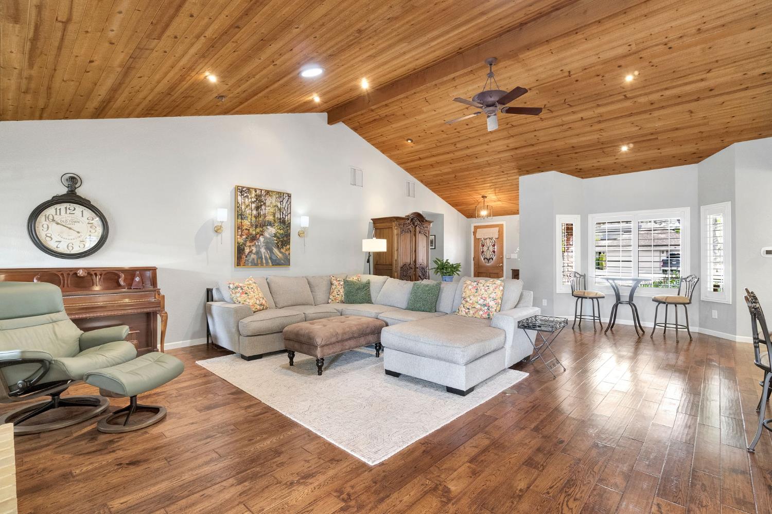 1367 E Decatur Ave, Fresno, CA 93720