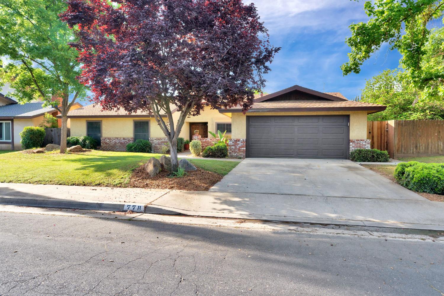 778 W Polson Ave, Clovis, CA 93612