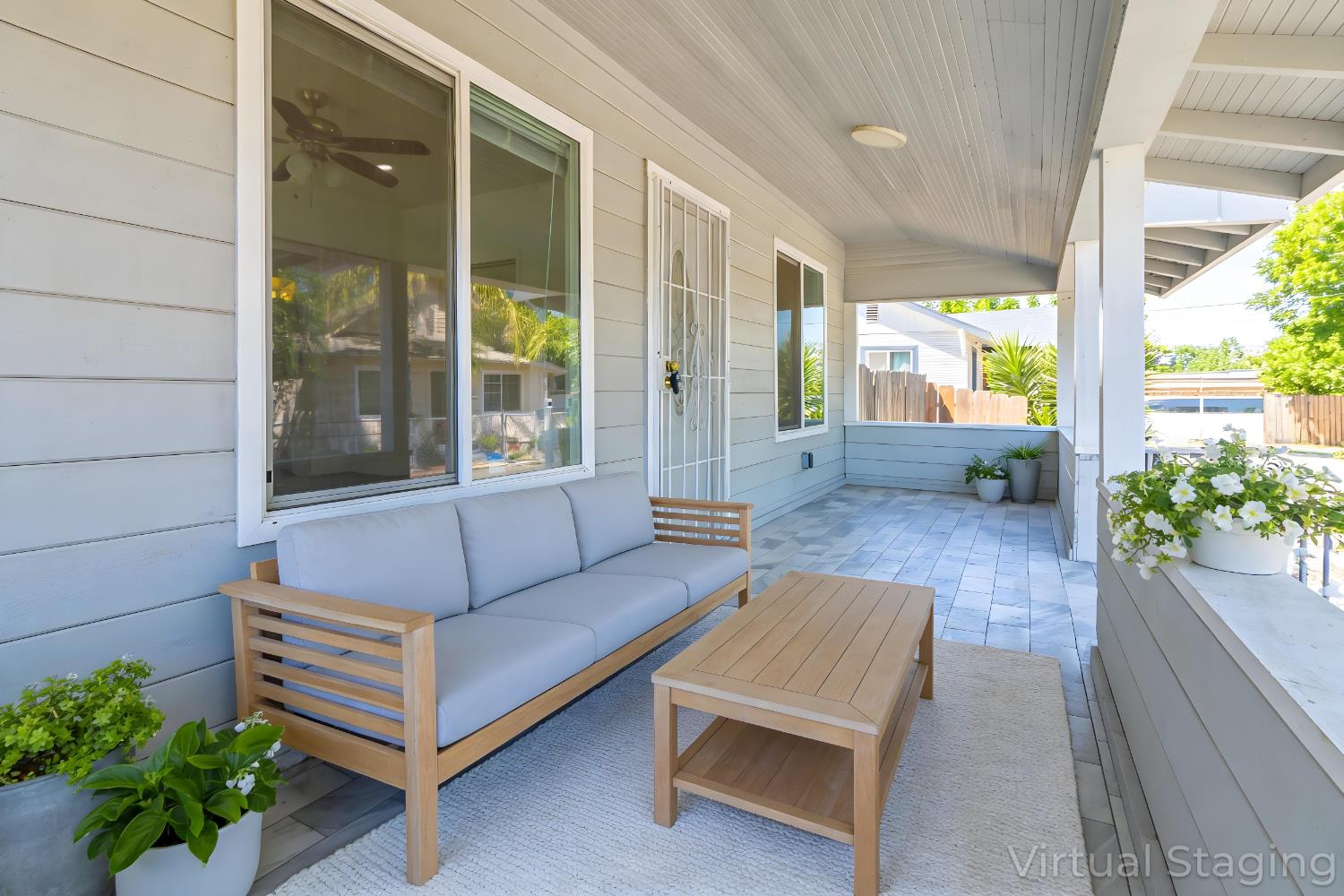 272 Pleasant St, Lindsay, CA 93247