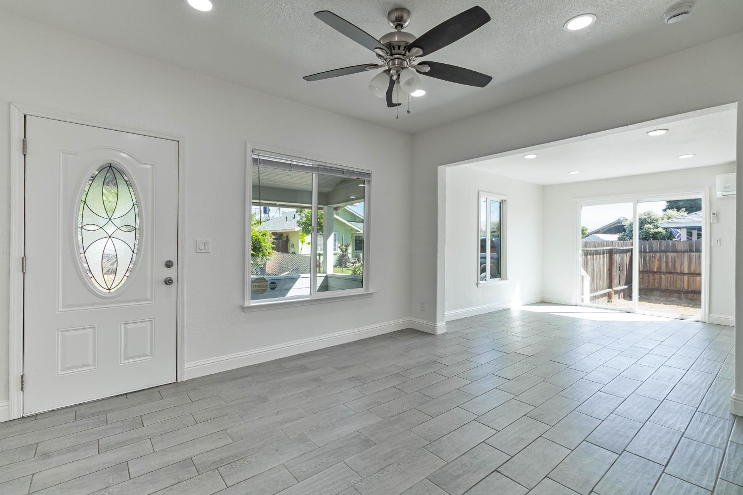 272 Pleasant St, Lindsay, CA 93247