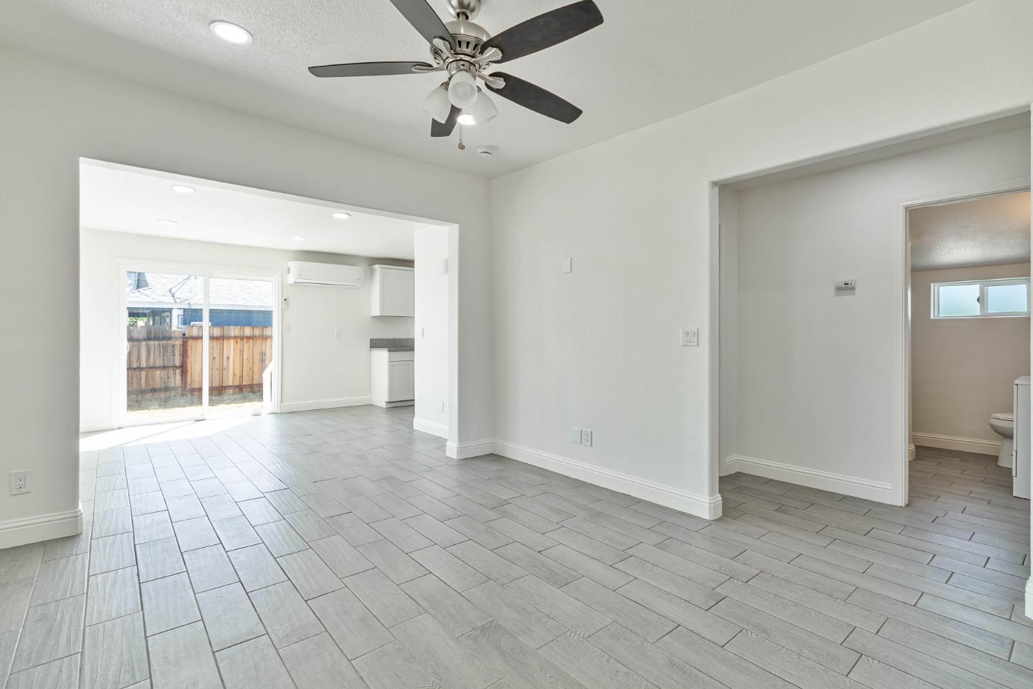 272 Pleasant St, Lindsay, CA 93247