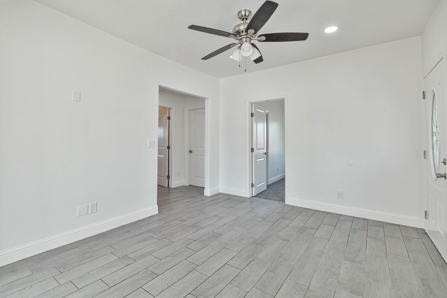 272 Pleasant St, Lindsay, CA 93247