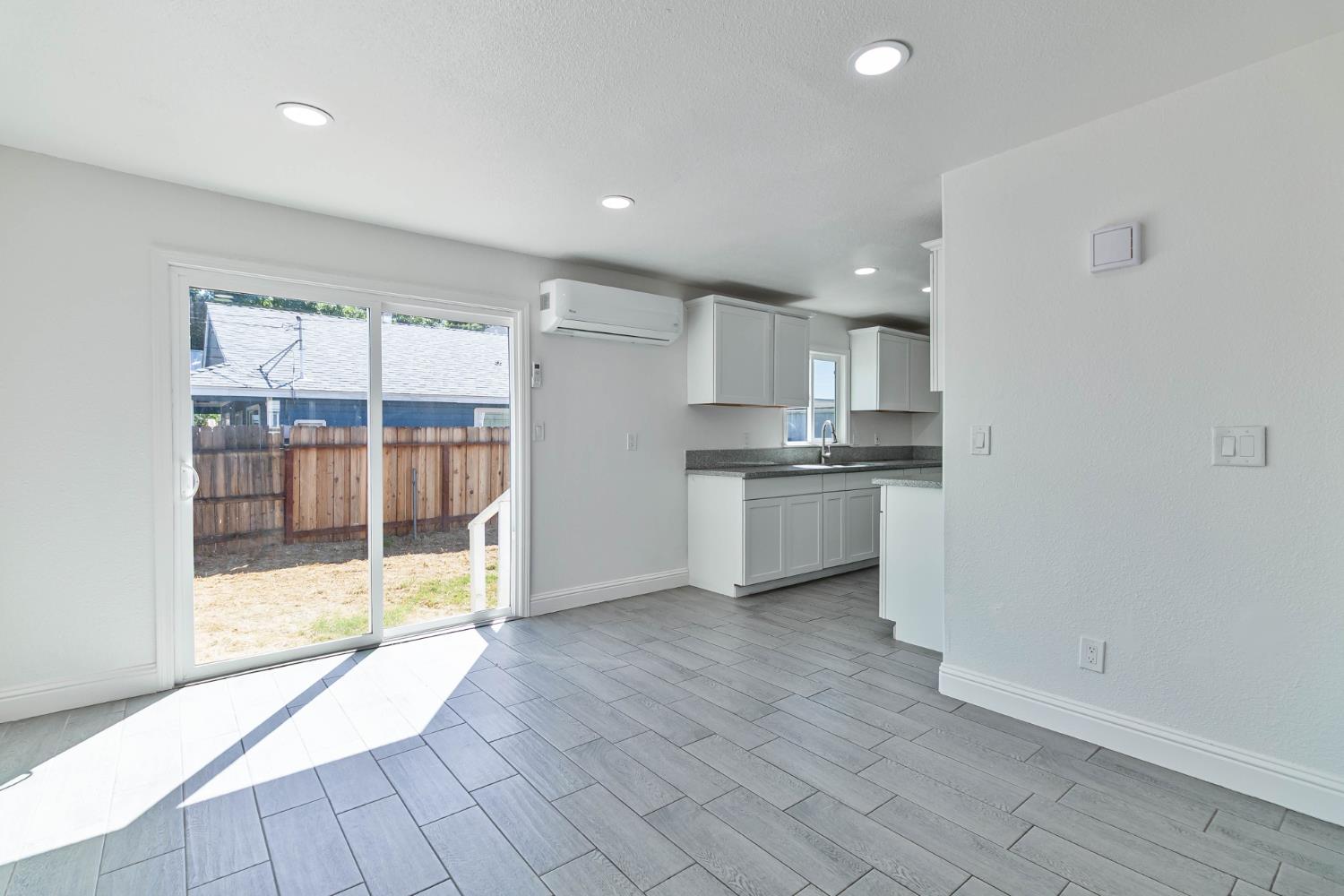 272 Pleasant St, Lindsay, CA 93247