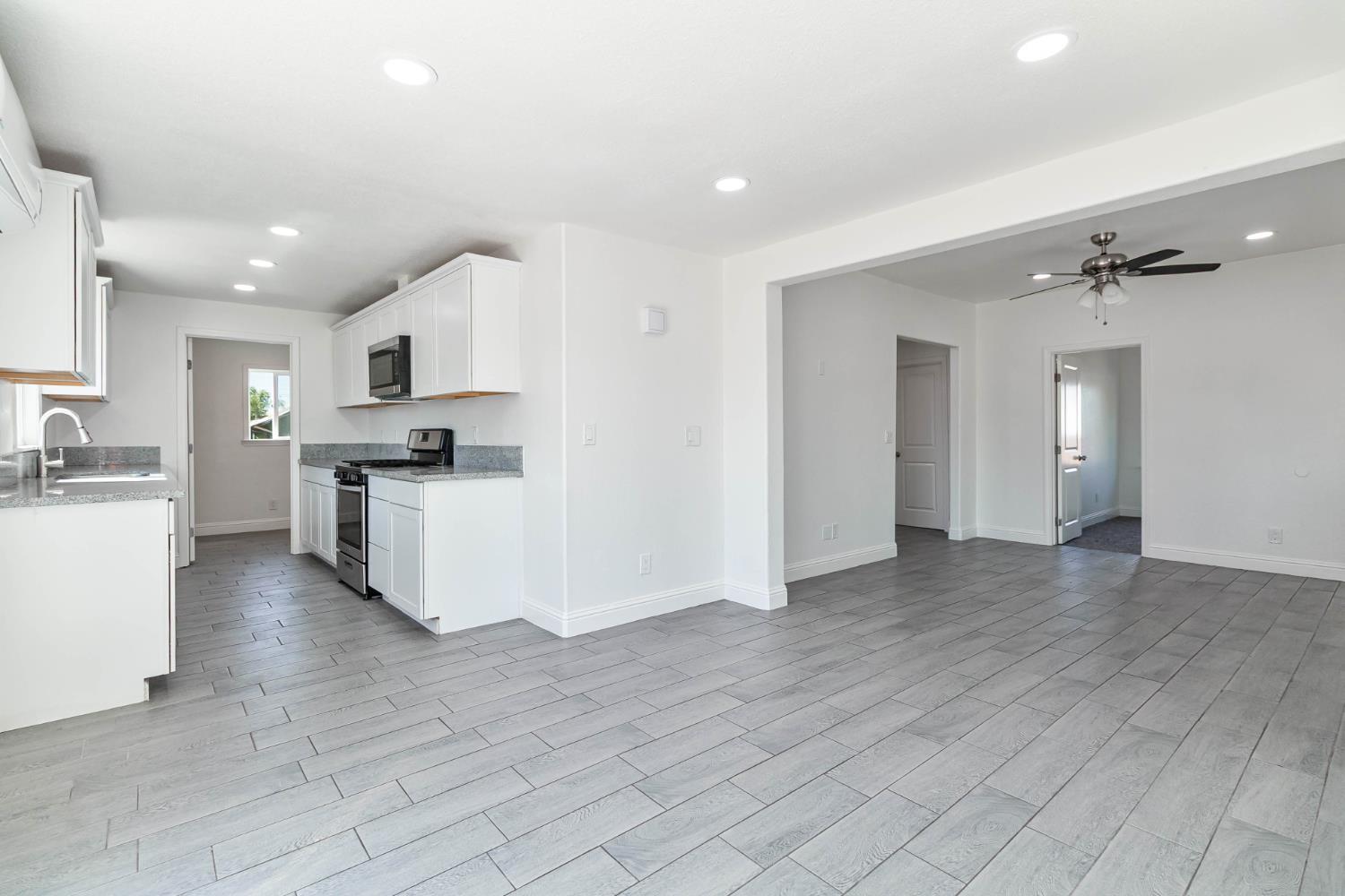 272 Pleasant St, Lindsay, CA 93247