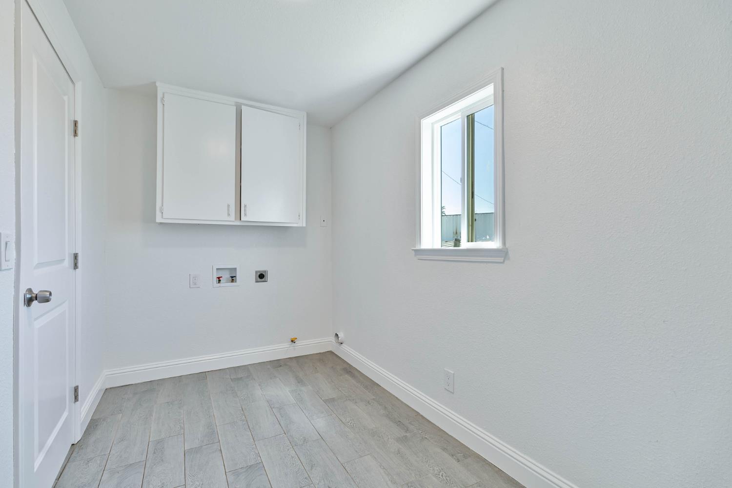 272 Pleasant St, Lindsay, CA 93247