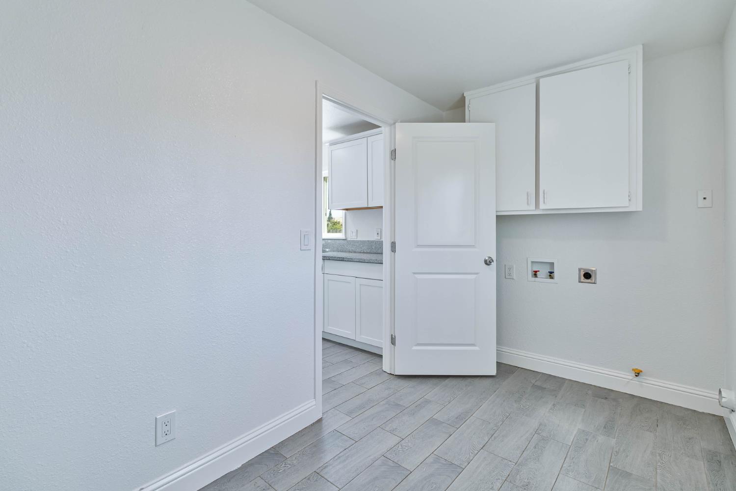 272 Pleasant St, Lindsay, CA 93247