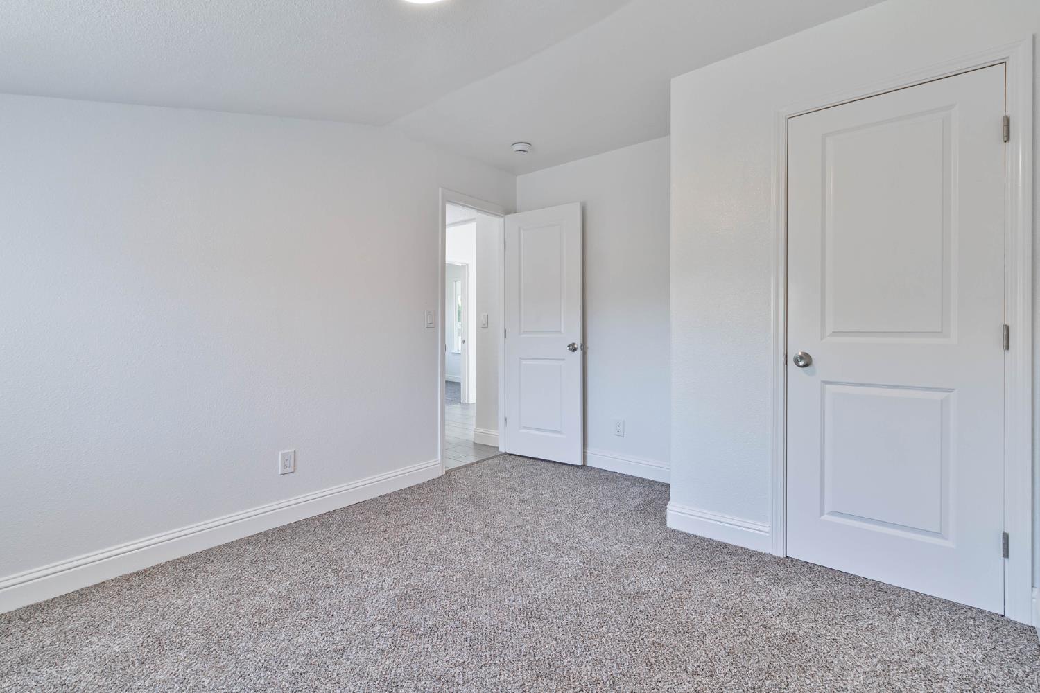 272 Pleasant St, Lindsay, CA 93247