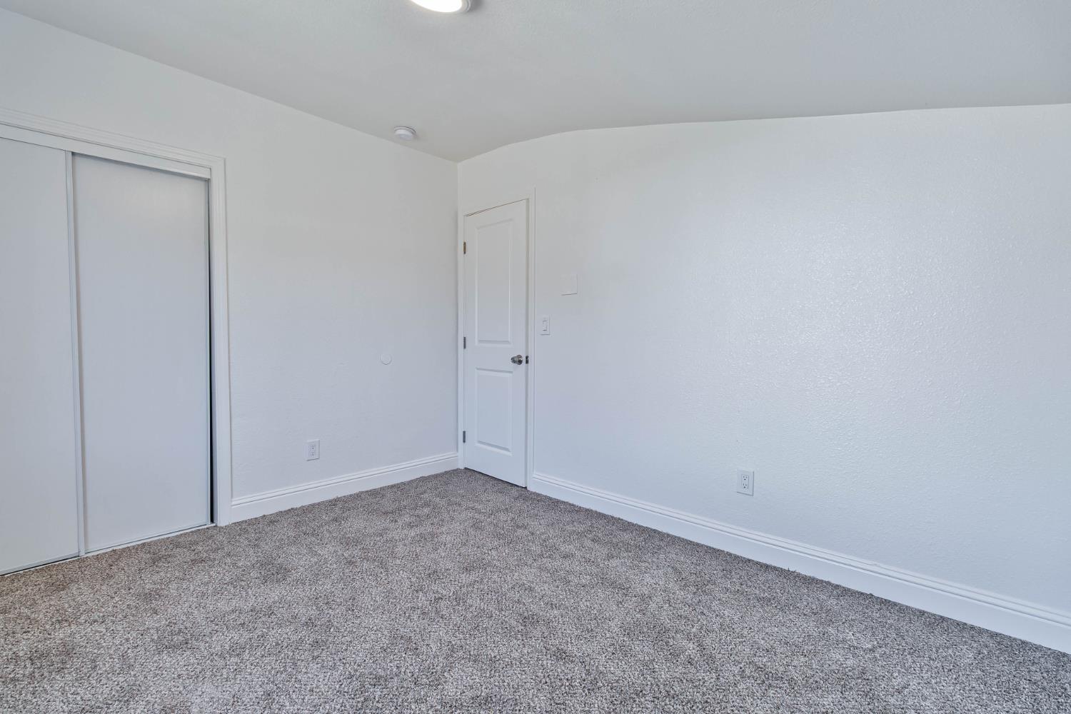 272 Pleasant St, Lindsay, CA 93247