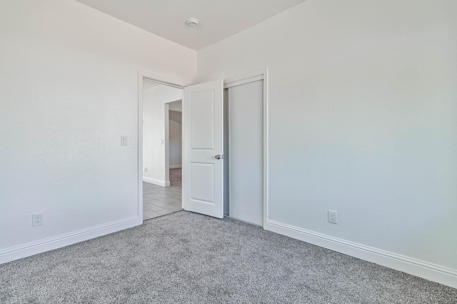 272 Pleasant St, Lindsay, CA 93247