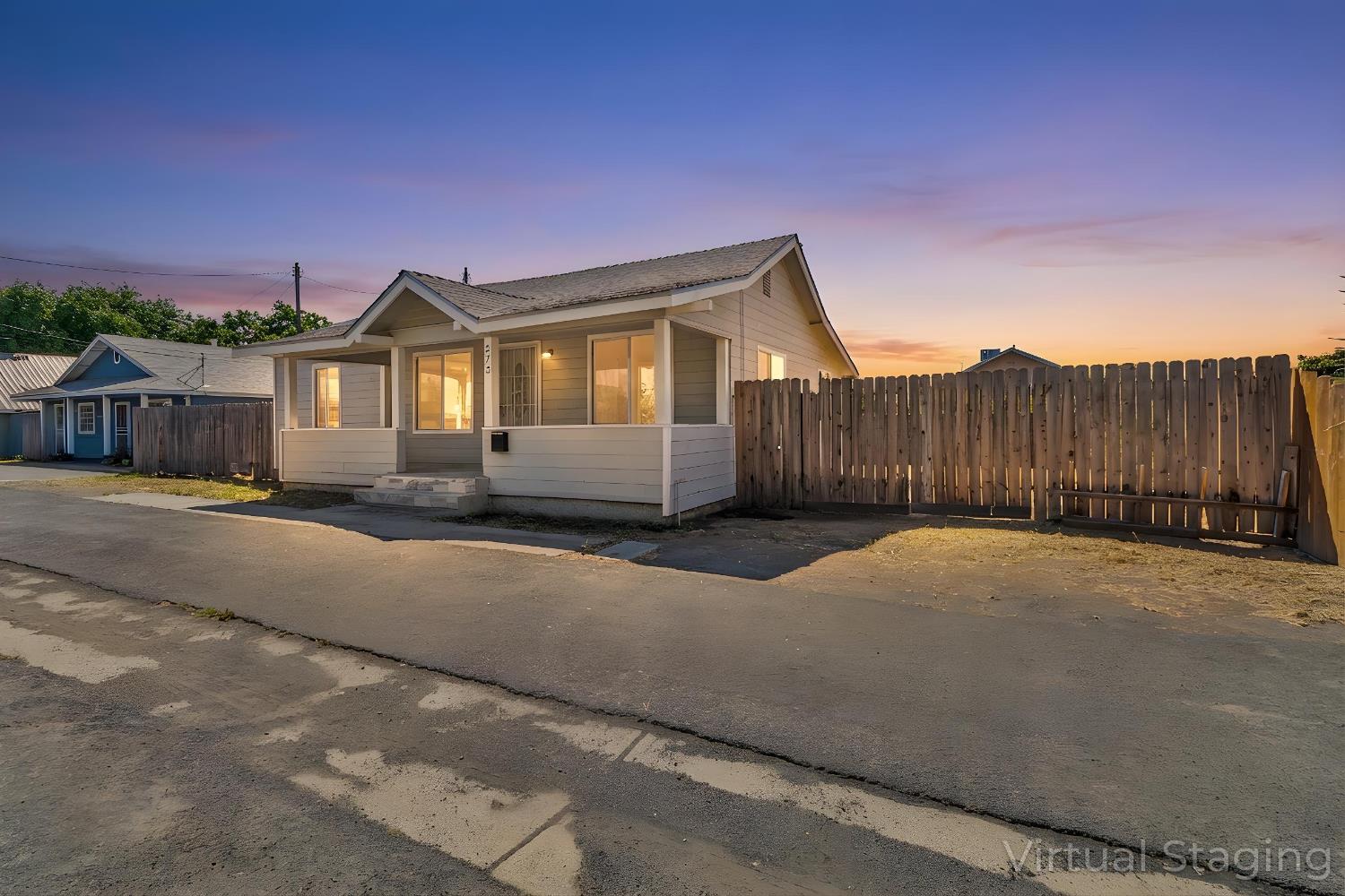 272 Pleasant St, Lindsay, CA 93247