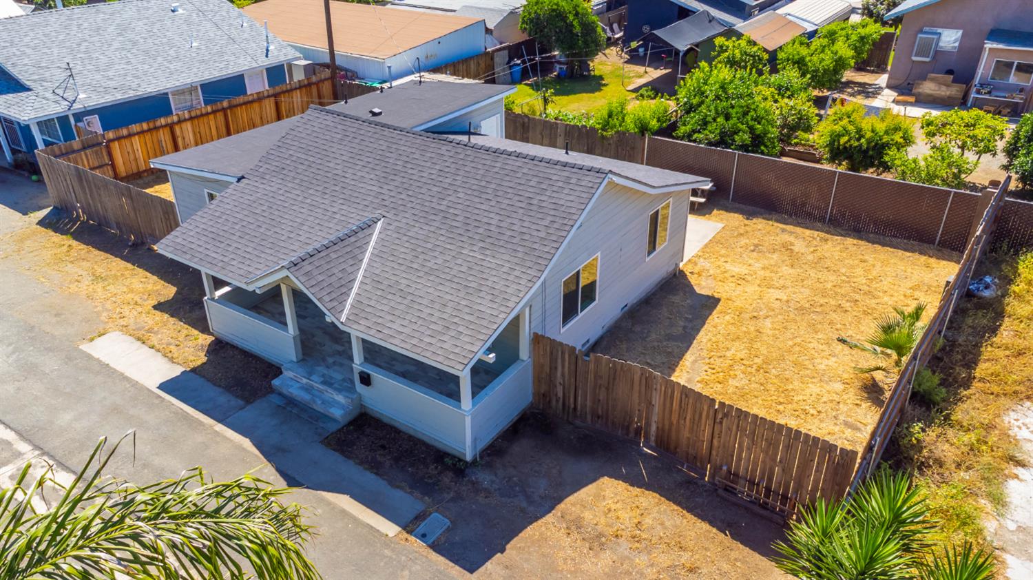 272 Pleasant St, Lindsay, CA 93247