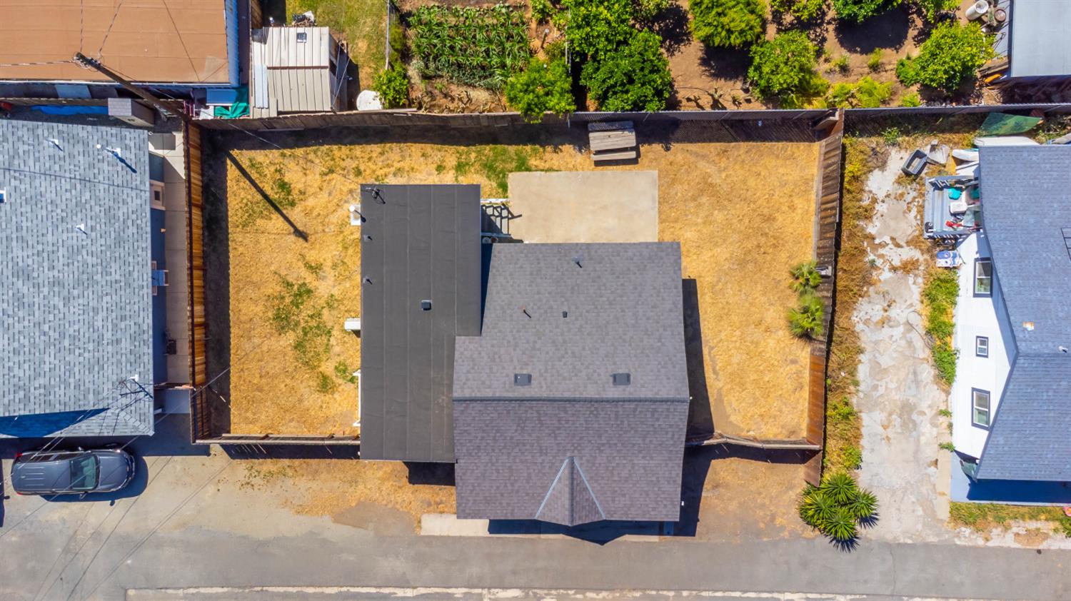 272 Pleasant St, Lindsay, CA 93247