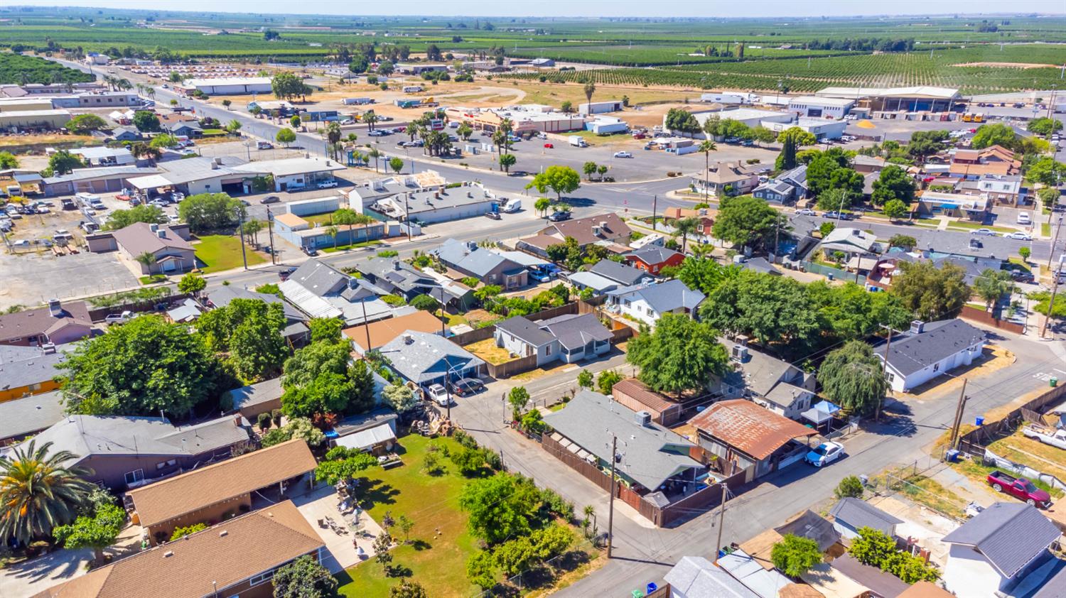 272 Pleasant St, Lindsay, CA 93247