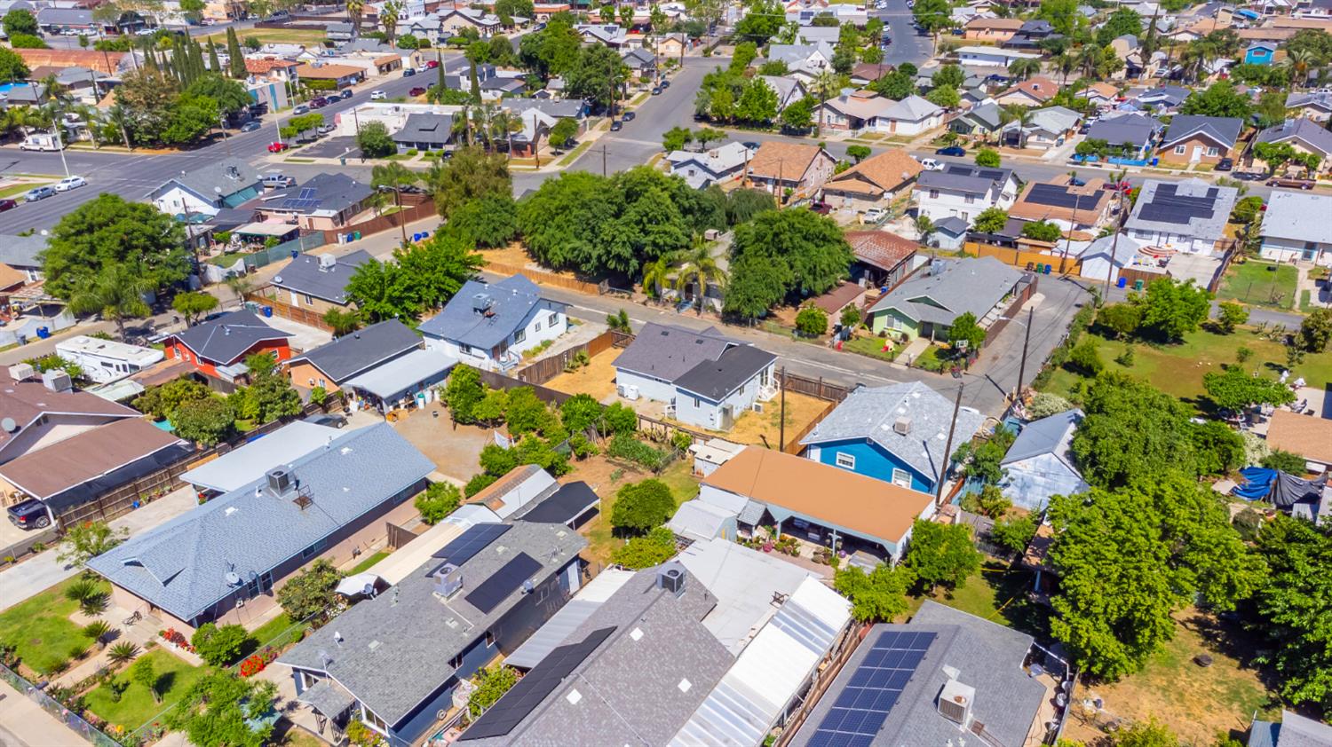 272 Pleasant St, Lindsay, CA 93247