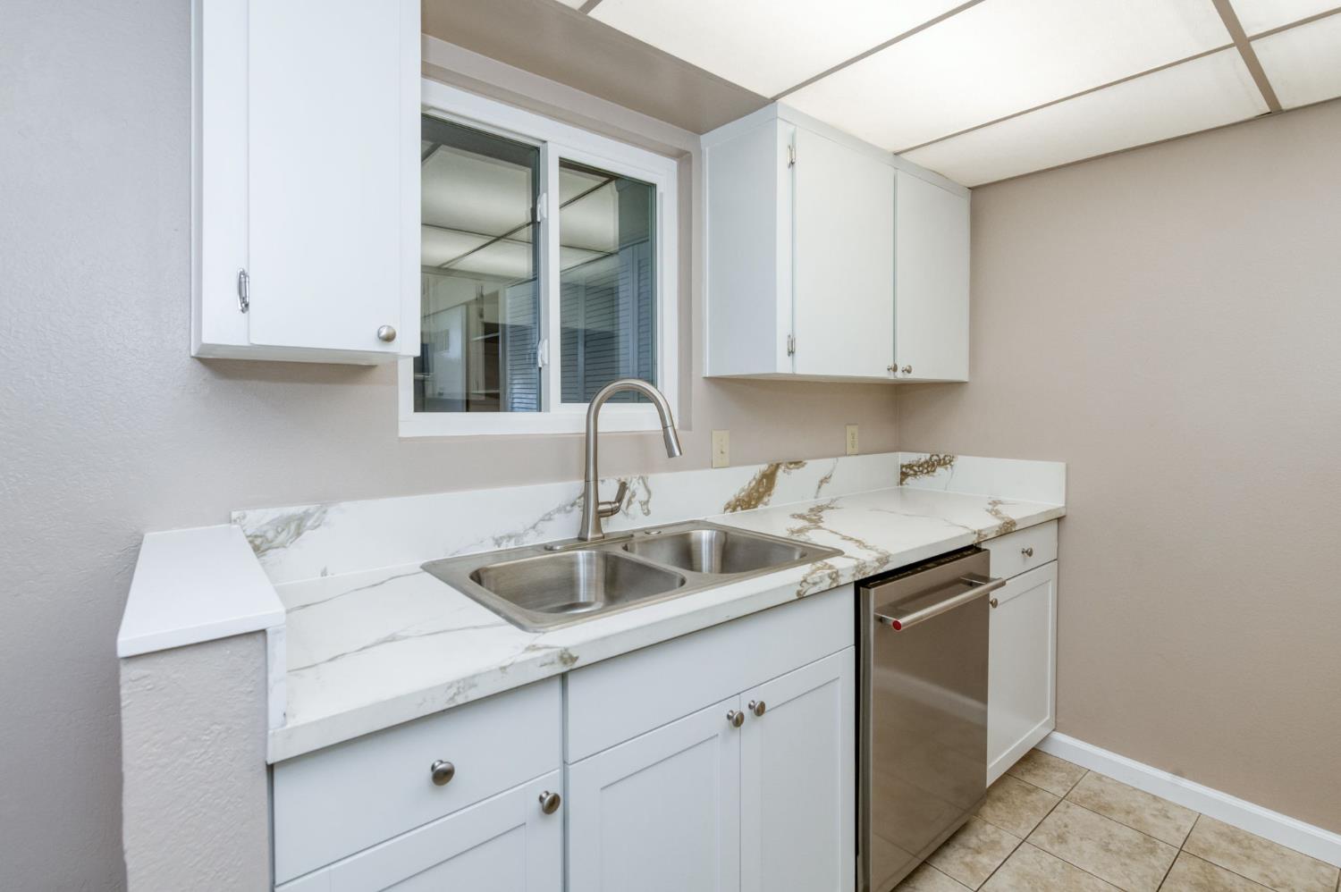 5118 E Ashlan Ave #102, Fresno, CA 93727