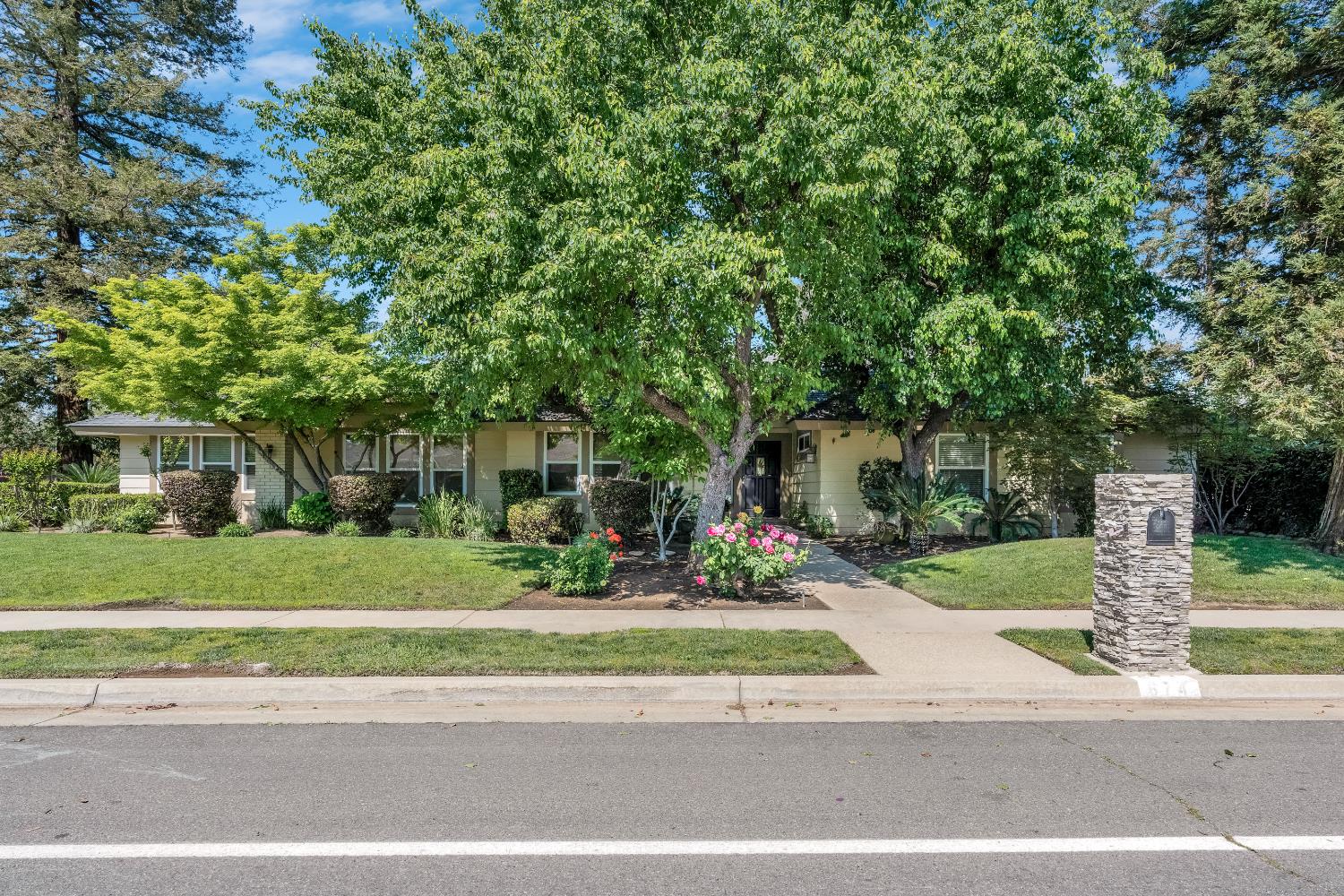 674 E Cole Ave, Fresno, CA 93720