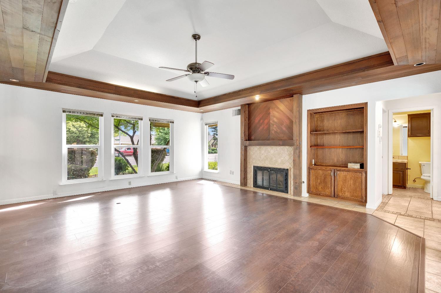 674 E Cole Ave, Fresno, CA 93720