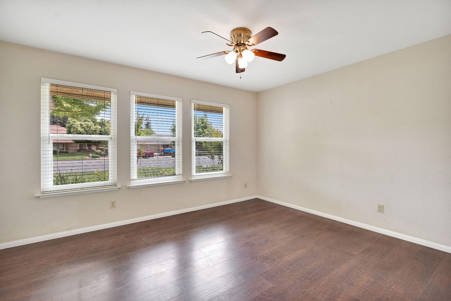 674 E Cole Ave, Fresno, CA 93720