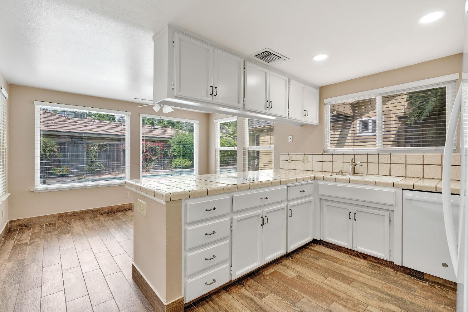 674 E Cole Ave, Fresno, CA 93720