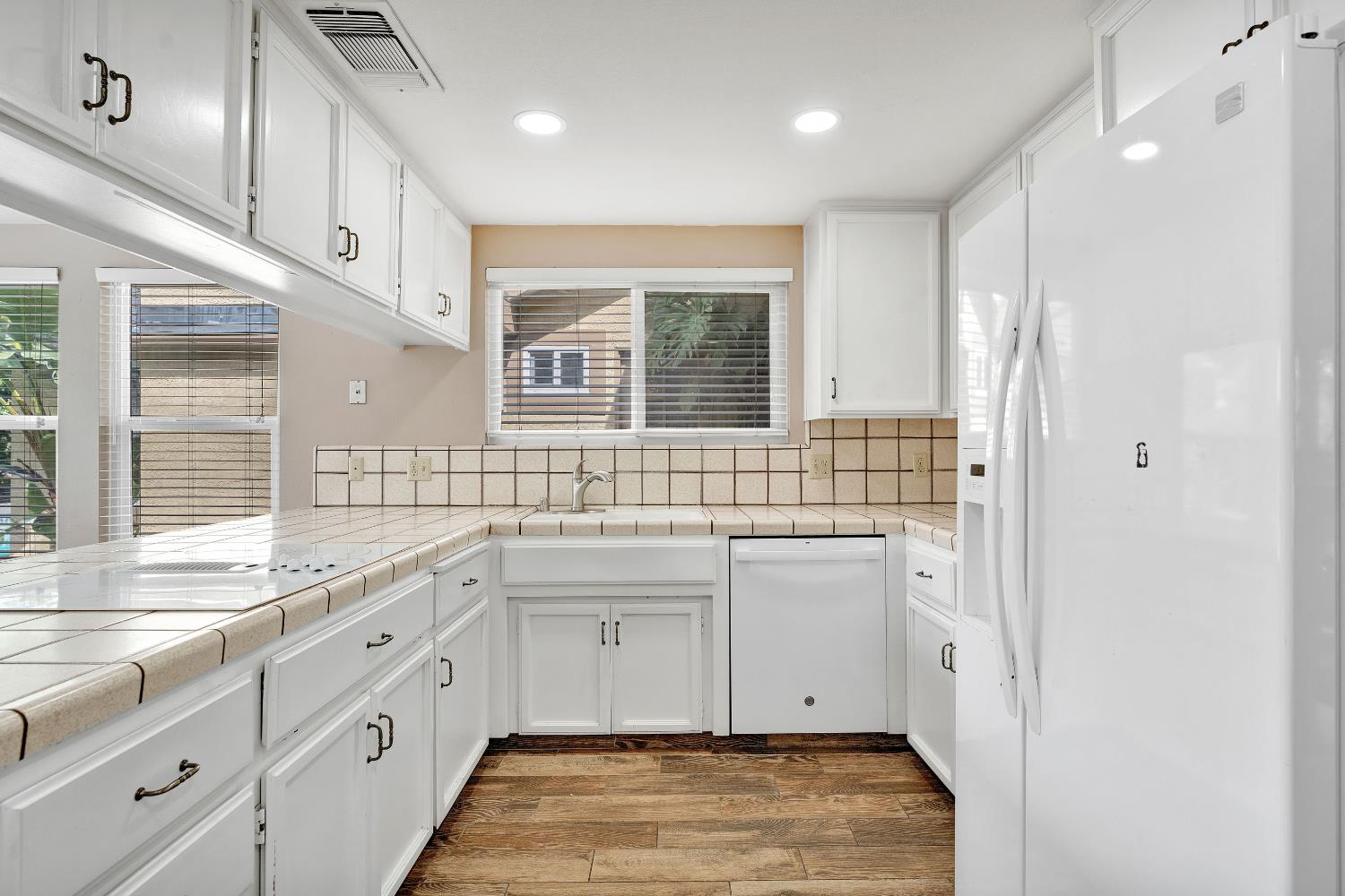 674 E Cole Ave, Fresno, CA 93720