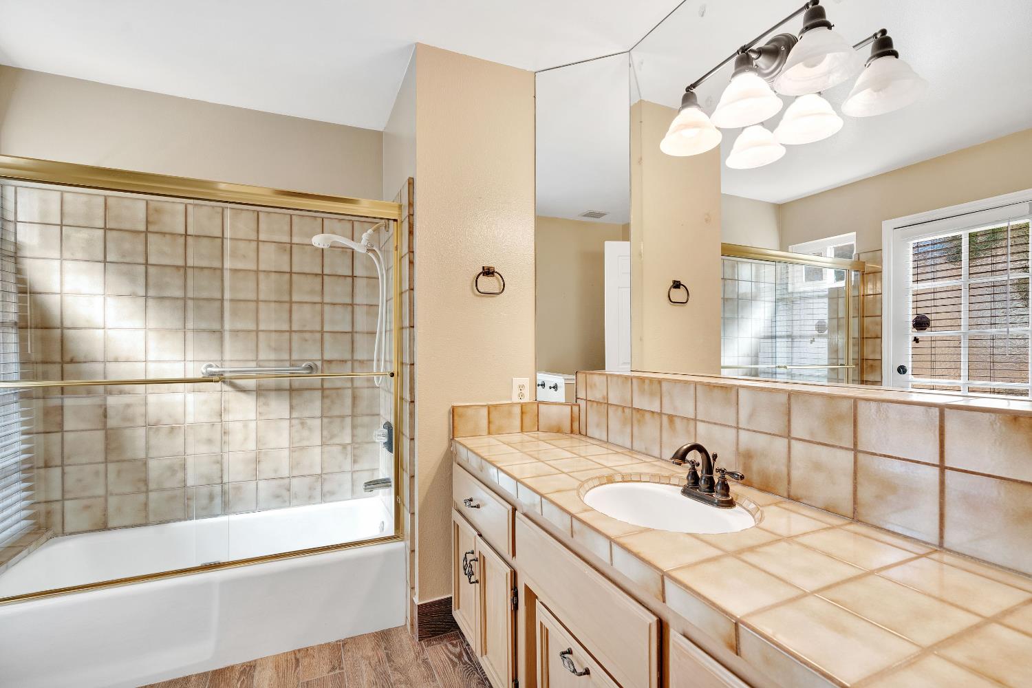 674 E Cole Ave, Fresno, CA 93720