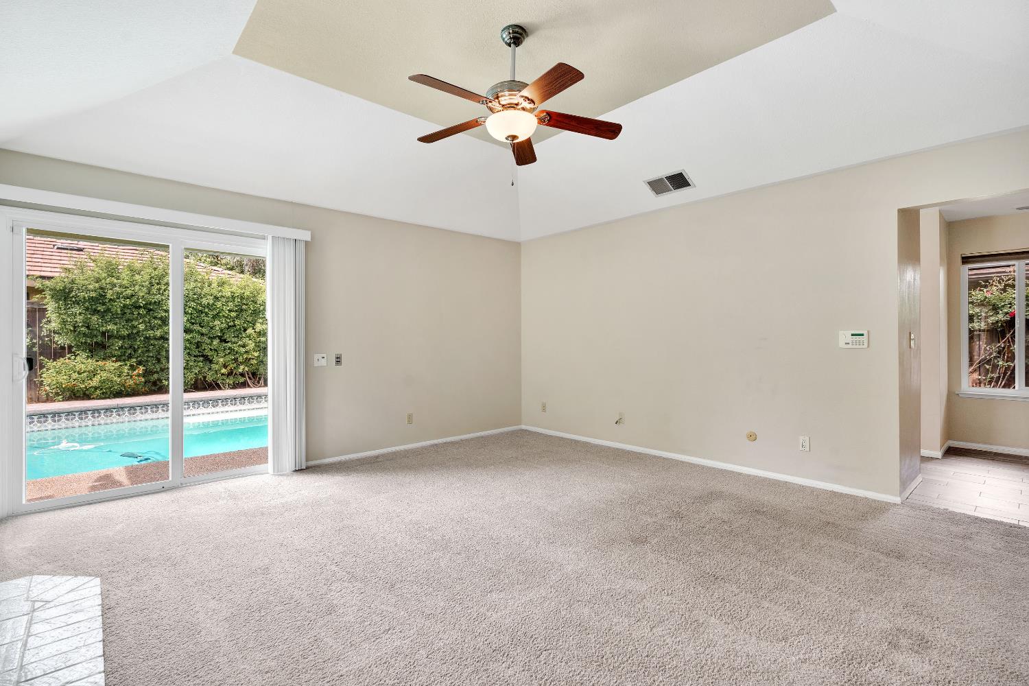 674 E Cole Ave, Fresno, CA 93720