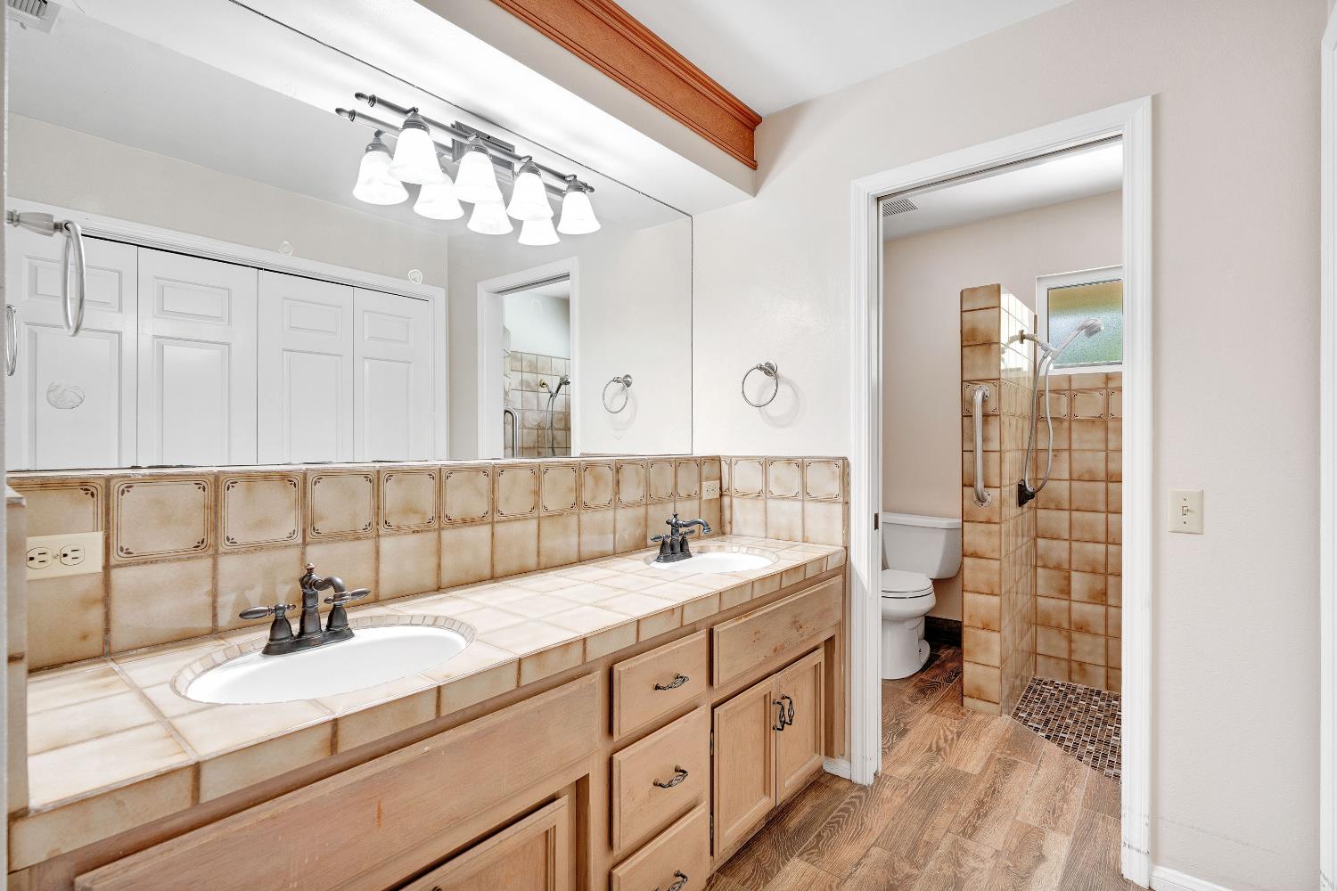 674 E Cole Ave, Fresno, CA 93720