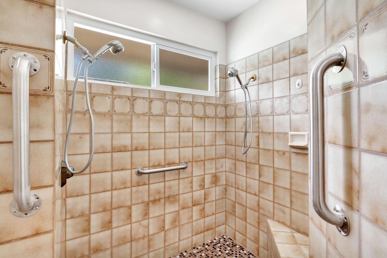 674 E Cole Ave, Fresno, CA 93720