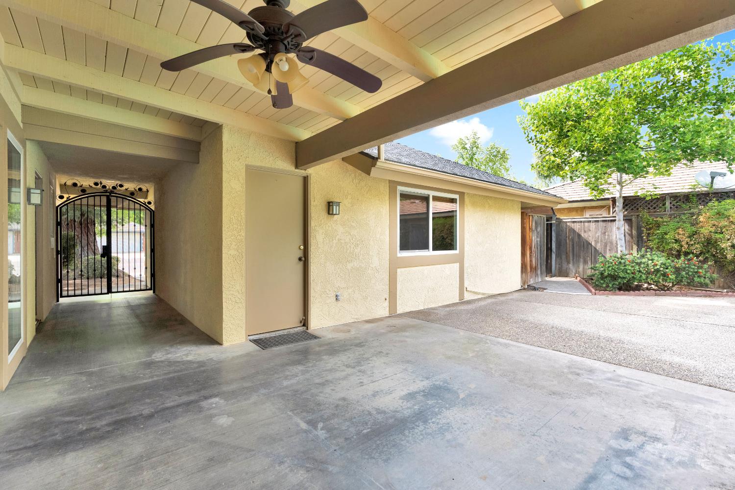 674 E Cole Ave, Fresno, CA 93720