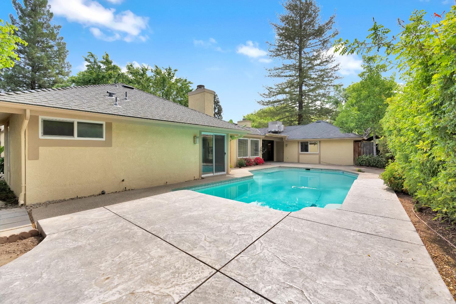 674 E Cole Ave, Fresno, CA 93720