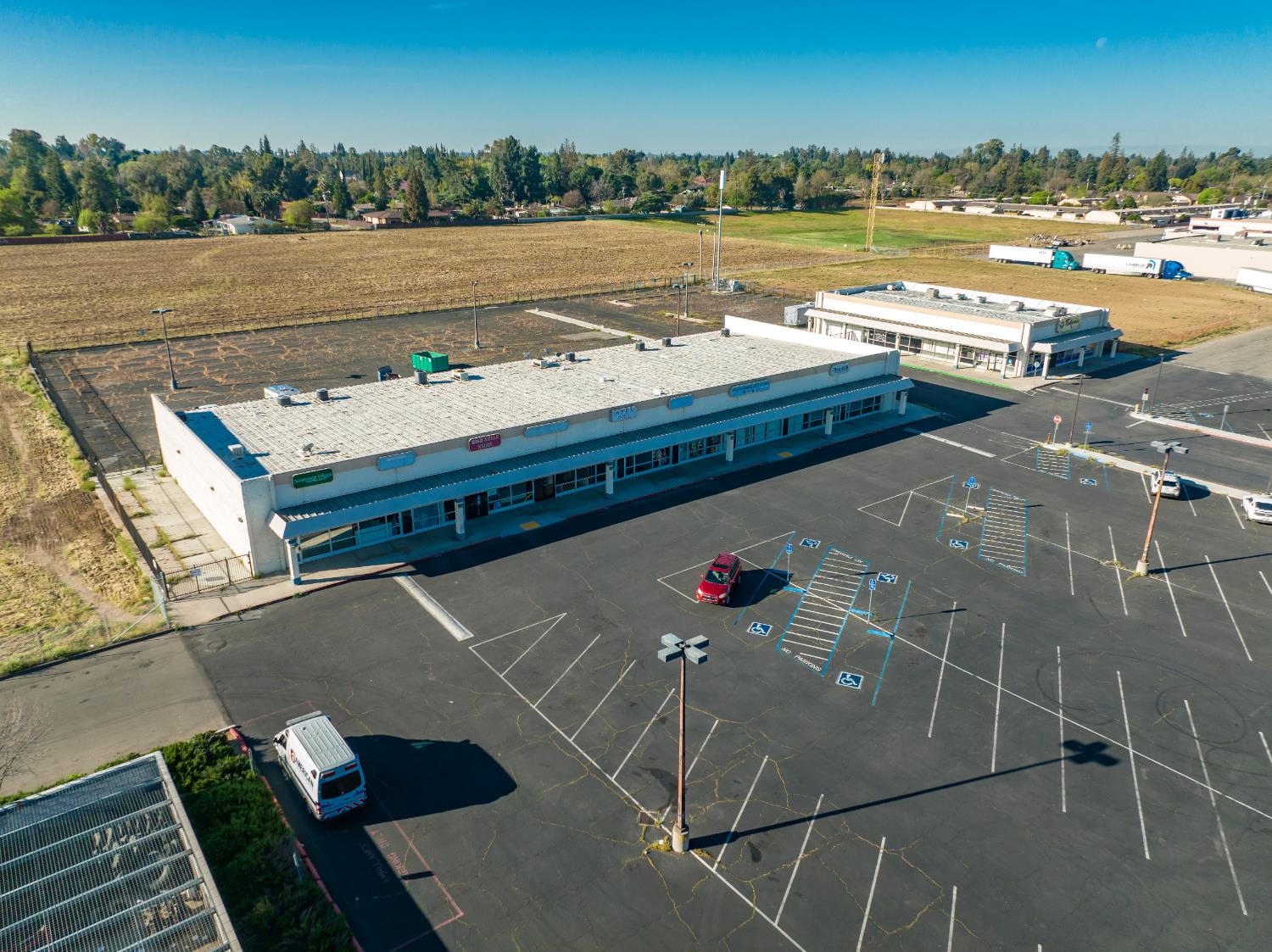 5710 E Kings Canyon Rd, Fresno, CA 93727
