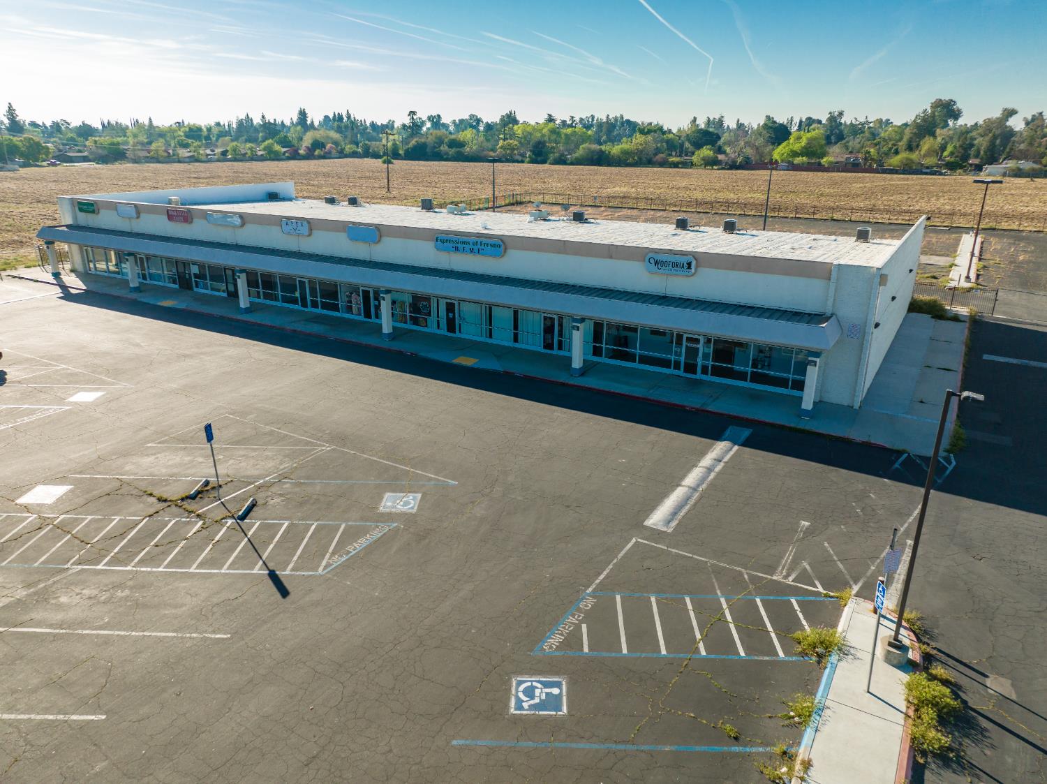 5710 E Kings Canyon Rd, Fresno, CA 93727