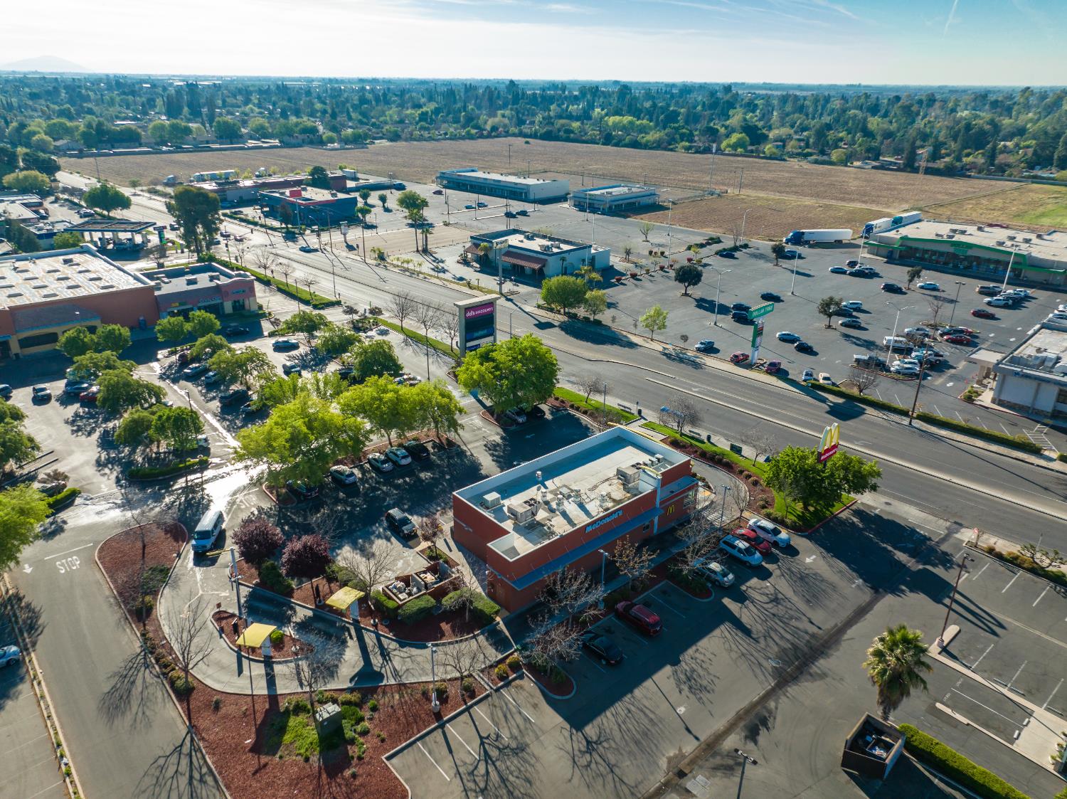 5710 E Kings Canyon Rd, Fresno, CA 93727