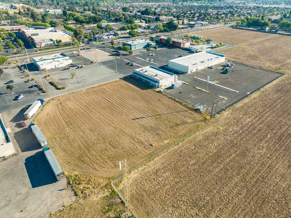 5710 E Kings Canyon Rd, Fresno, CA 93727