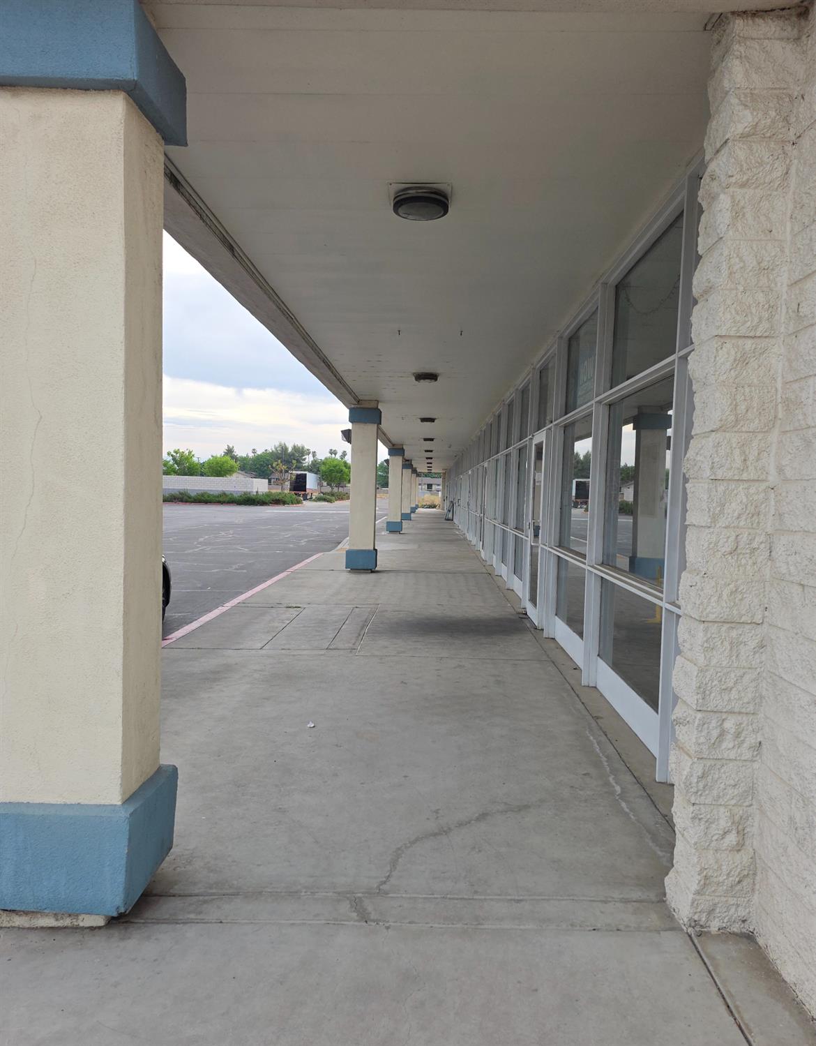 5710 E Kings Canyon Rd, Fresno, CA 93727