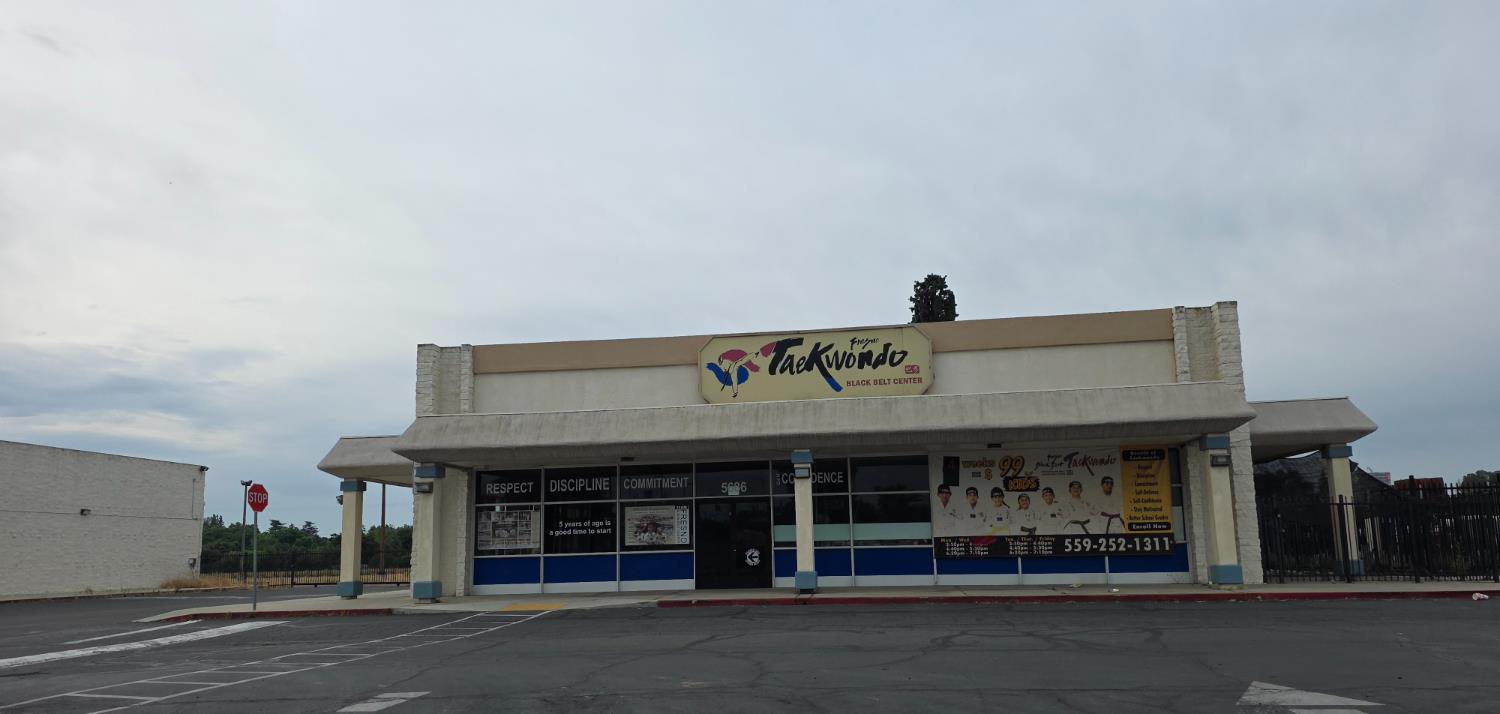 5710 E Kings Canyon Rd, Fresno, CA 93727