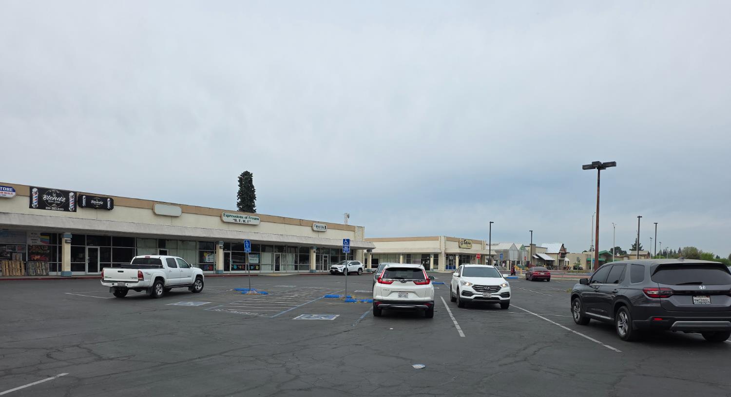 5710 E Kings Canyon Rd, Fresno, CA 93727