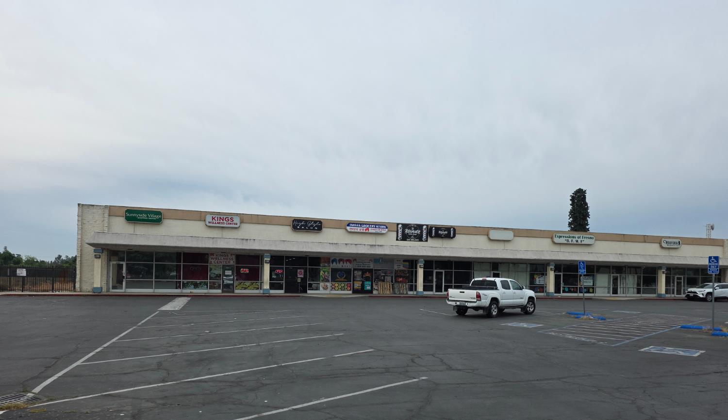 5710 E Kings Canyon Rd, Fresno, CA 93727