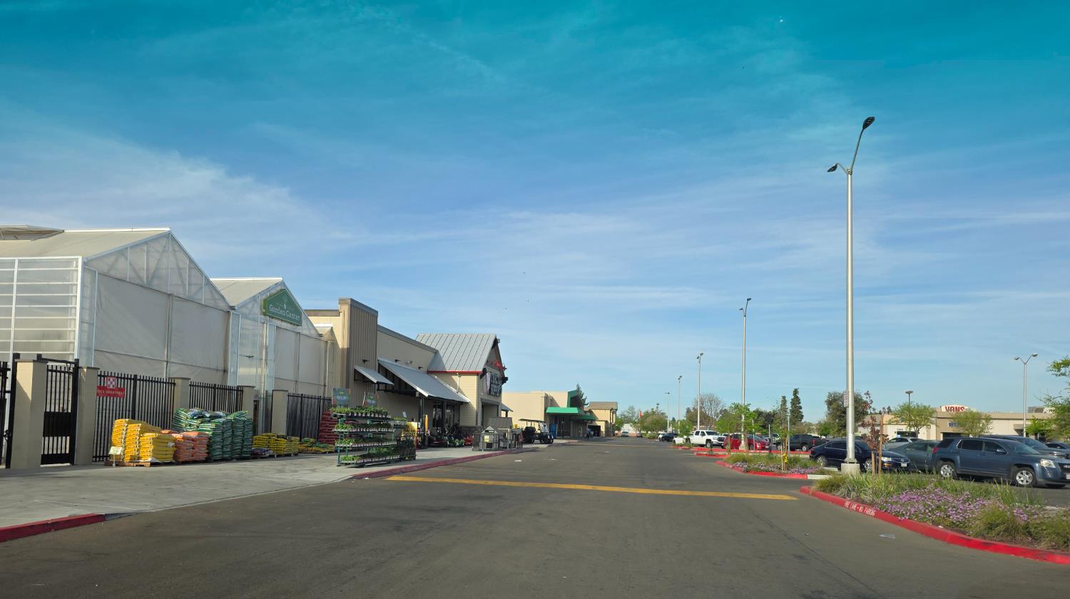 5710 E Kings Canyon Rd, Fresno, CA 93727