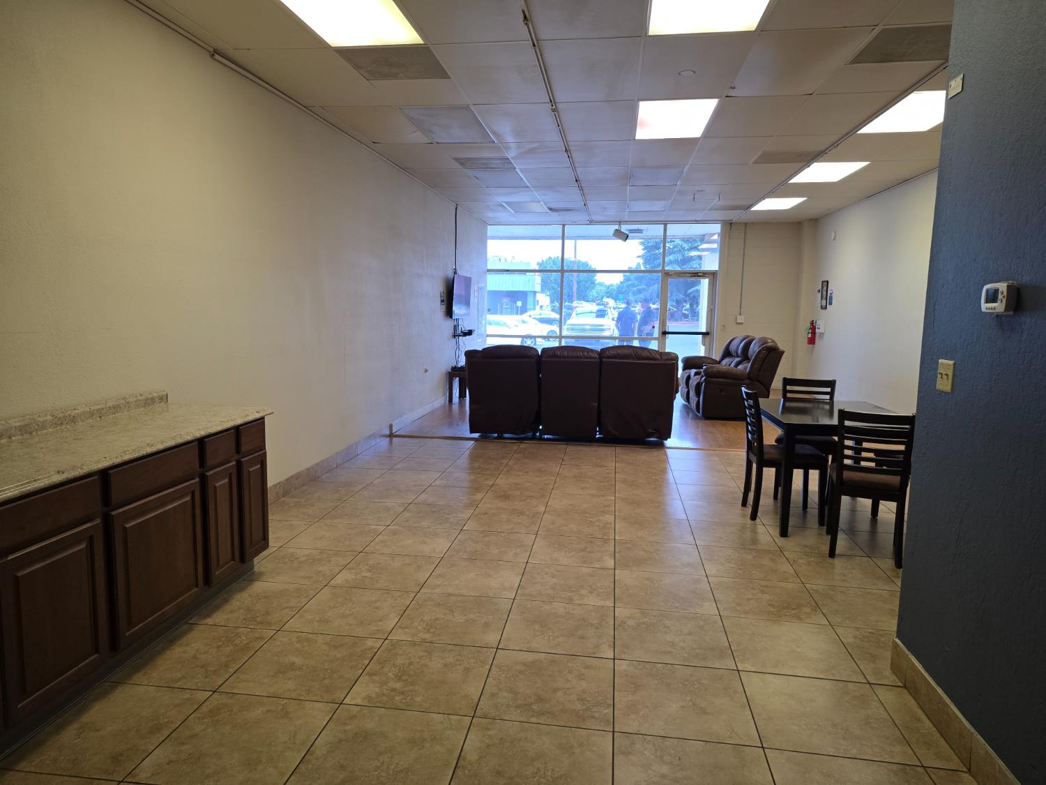 5710 E Kings Canyon Rd, Fresno, CA 93727