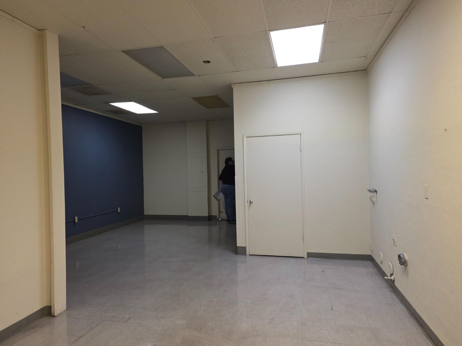 5710 E Kings Canyon Rd, Fresno, CA 93727