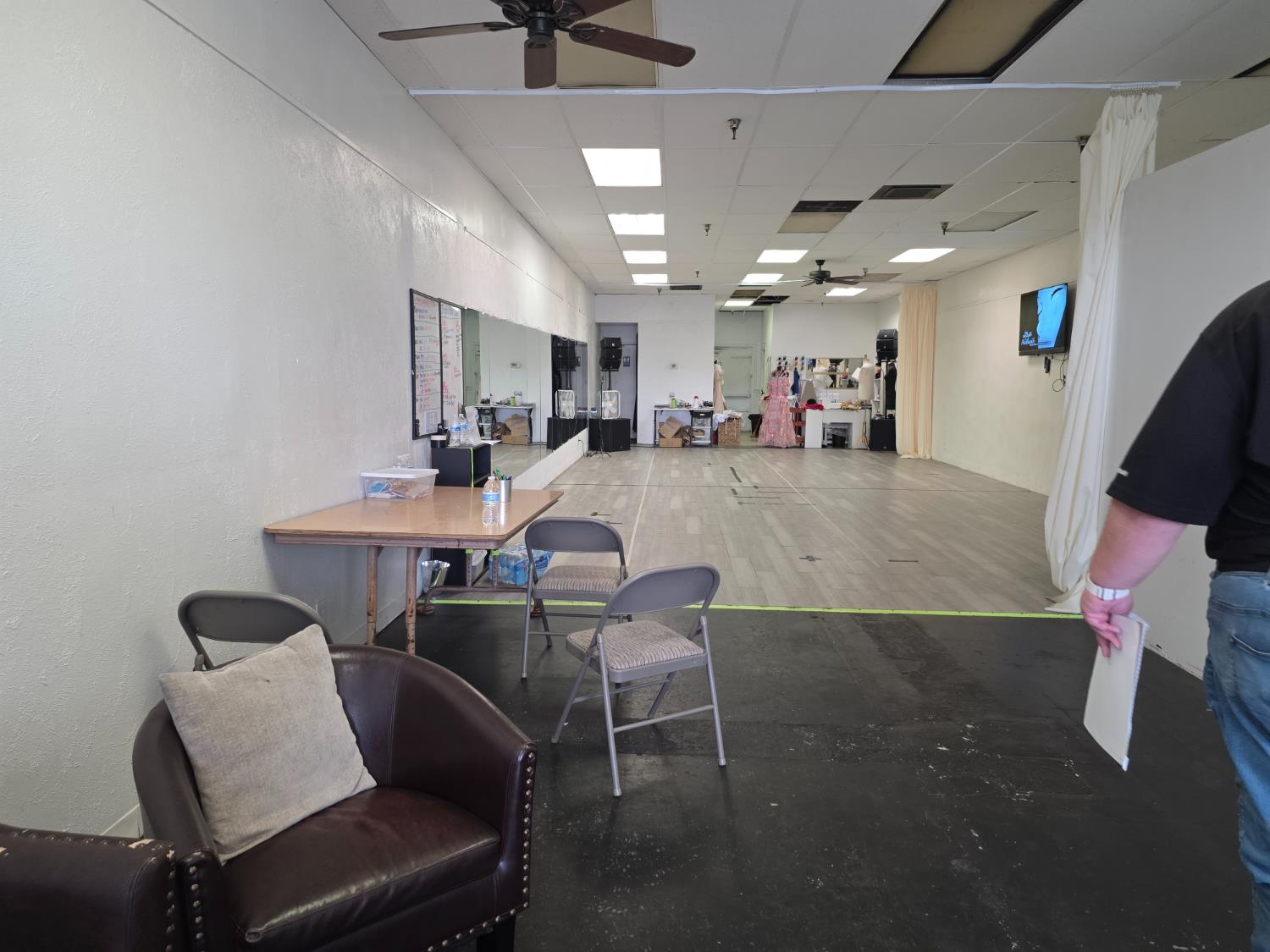 5710 E Kings Canyon Rd, Fresno, CA 93727